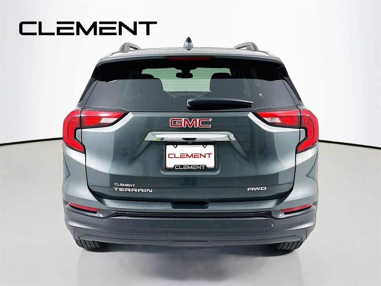 Used 2021 Graphite Gray Metallic GMC SLE image 8