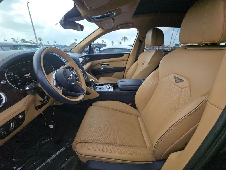 Used 2023 Blue Bentley Azure image 8