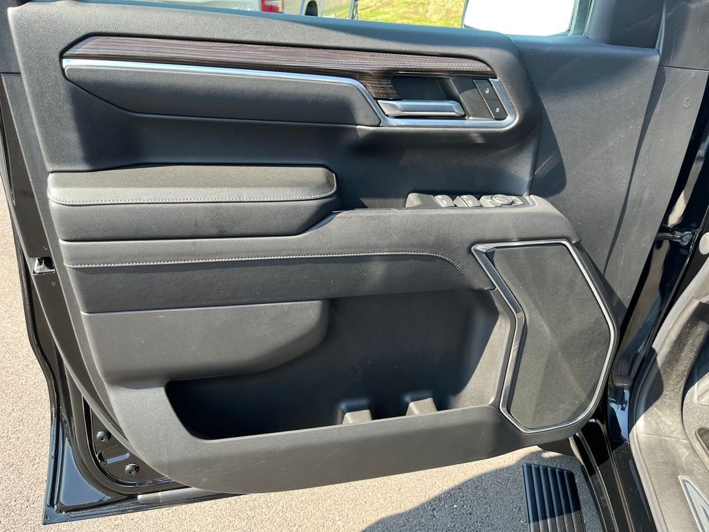 Used 2023 Black Chevrolet LT image 12