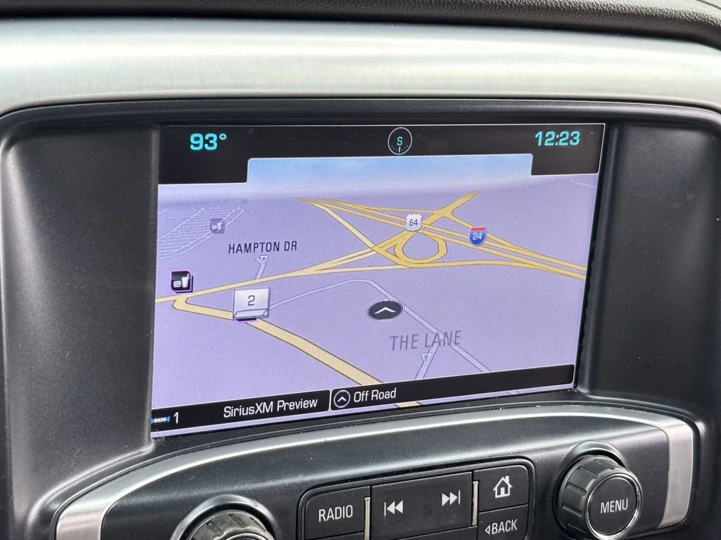 Used 2017 WHITE FROST TRICOAT GMC SLT image 26