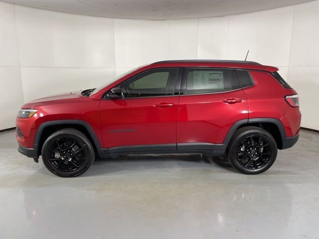 New 2026 Red Hot Pearlcoat Jeep Latitude image 5