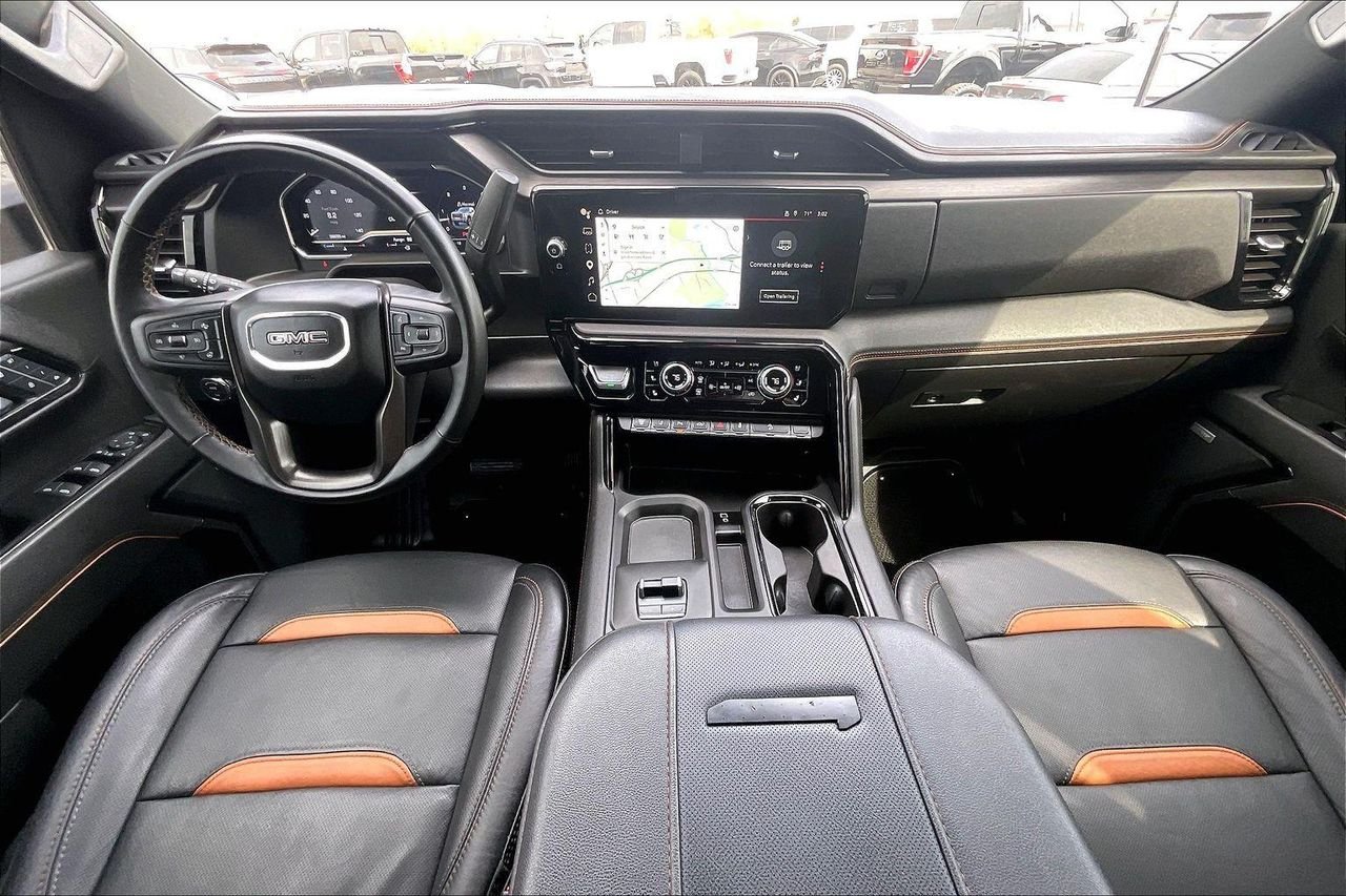 Used 2025 Onyx Black GMC 4WD Crew Cab Standard Bed AT4 image 10