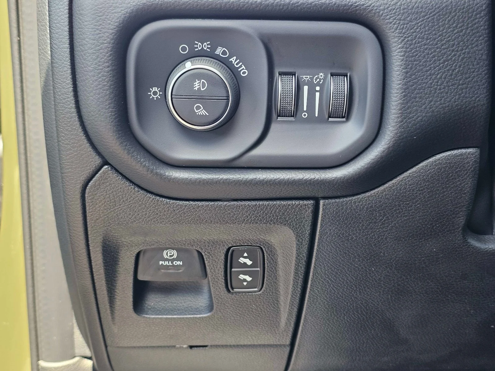 New 2027 Tank Ram Laramie image 20
