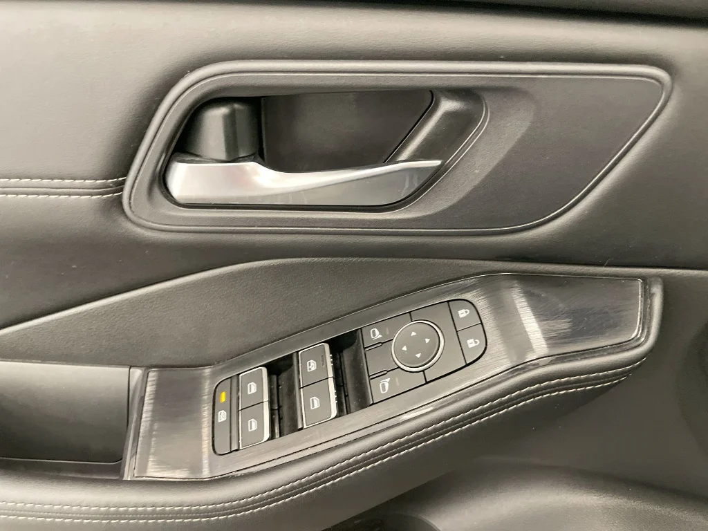 Used 2024 GRAY Nissan SL image 23