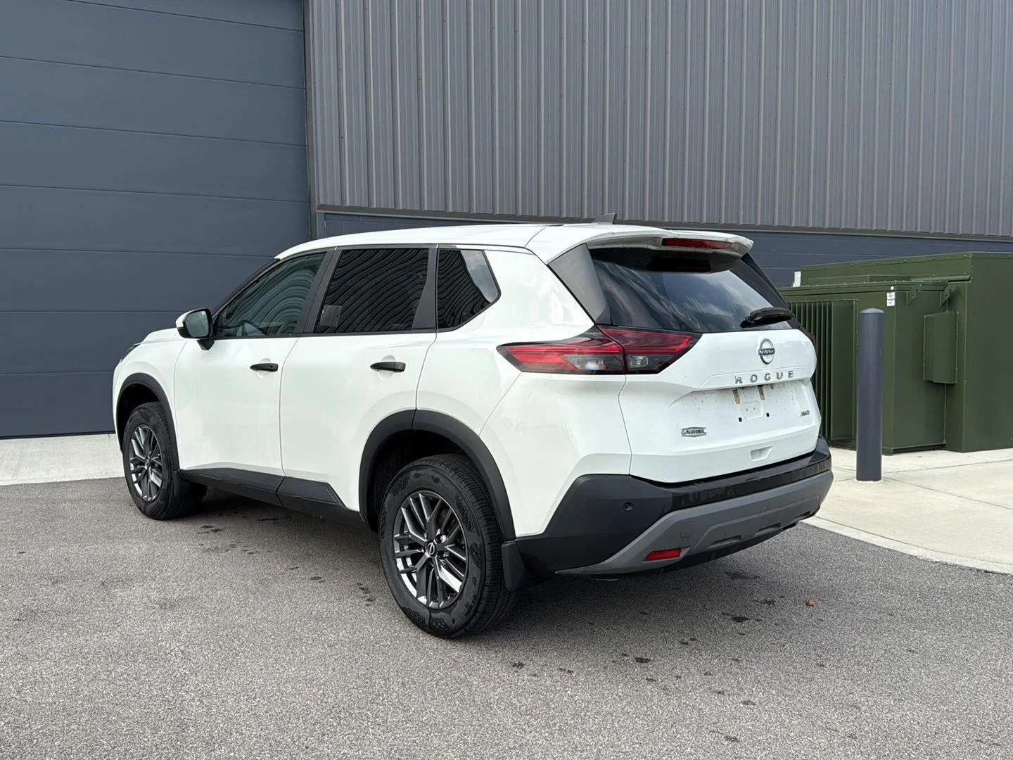 Used 2023  Nissan S image 5