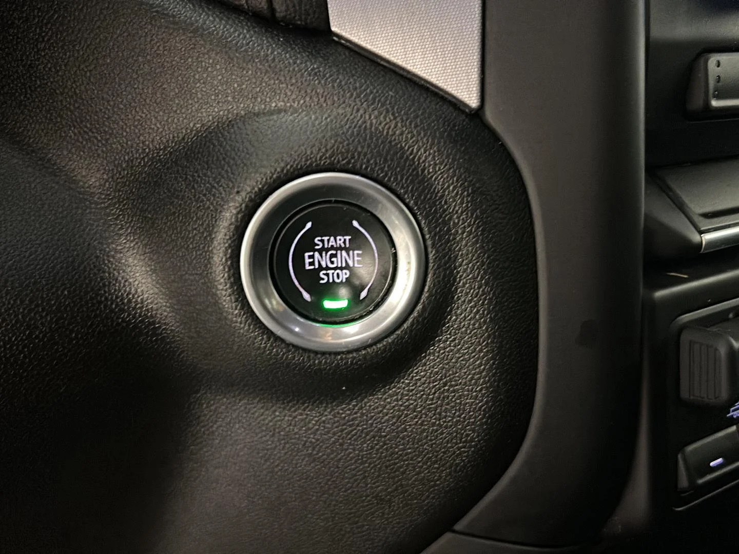 Used 2022 Summit White GMC SLE image 23