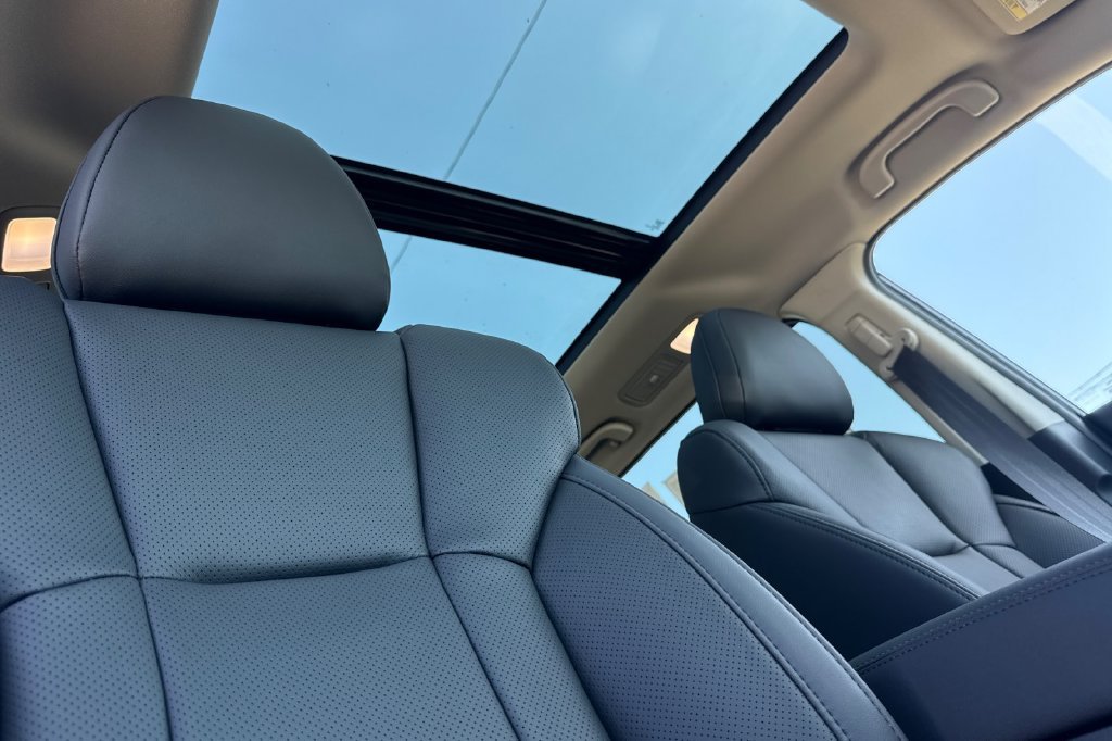 New 2026 SAPPHIRE BLUE PEARL Subaru Onyx Edition Touring 7-Passenger image 22