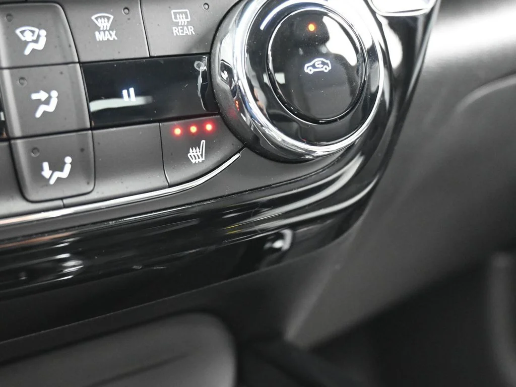 Used 2025 Summit White Chevrolet LT image 24