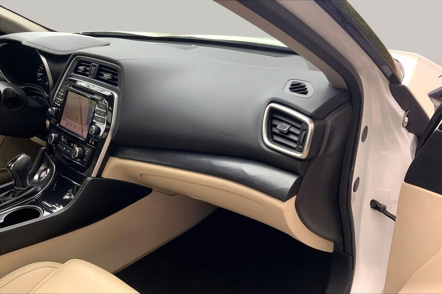Used 2023 Pearl White Tricoat Nissan Platinum image 18