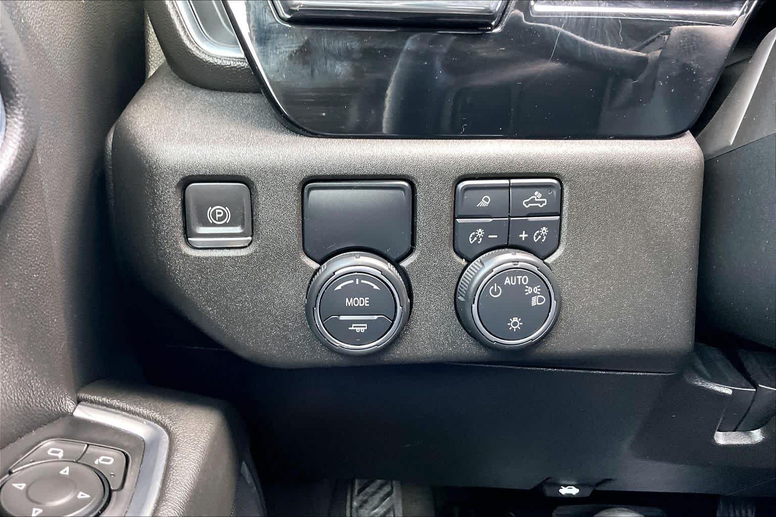 Used 2024 Summit White Chevrolet LT image 33