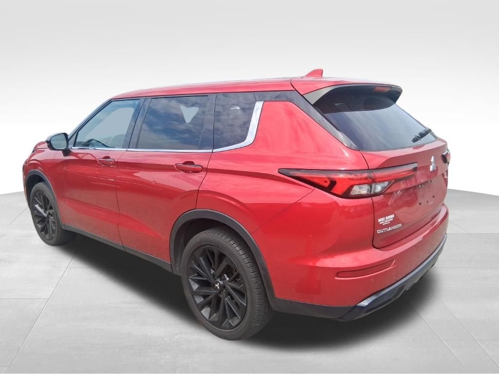 Used 2023  Mitsubishi  image 2