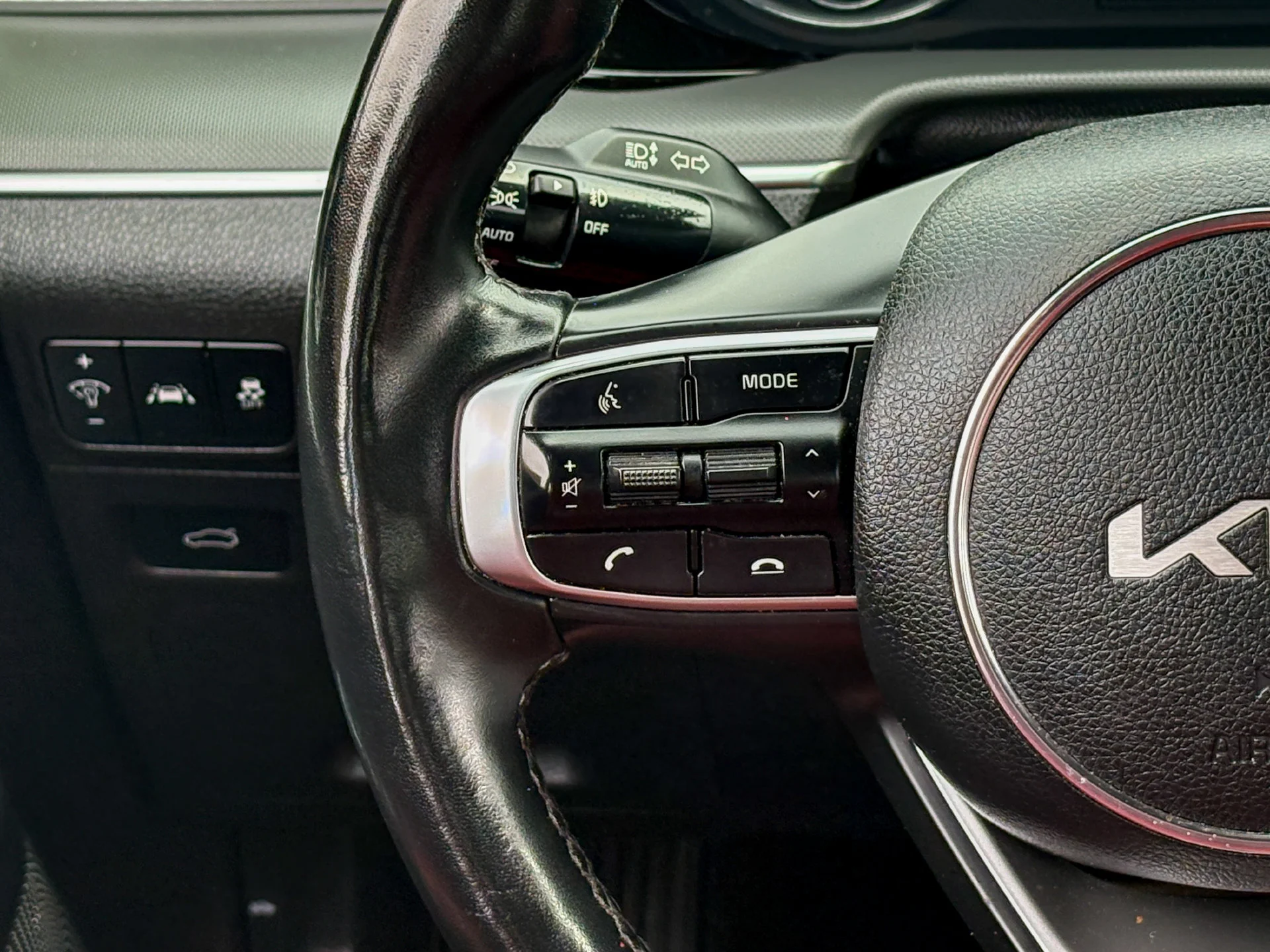 Used 2022 White Kia GT-Line image 19