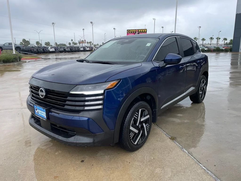 Used 2025 Blue Nissan SV image 3