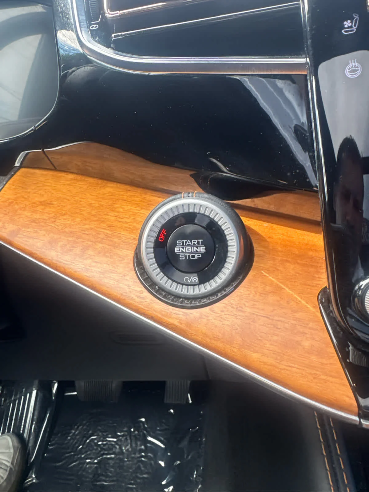 2024 Jeep Grand Wagoneer L Series III - Photo 18