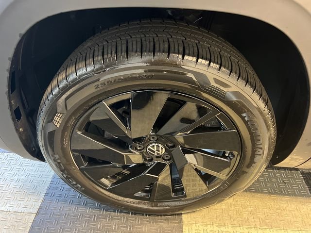 New 2026 Black Volkswagen 2.0T SE w/Technology image 9