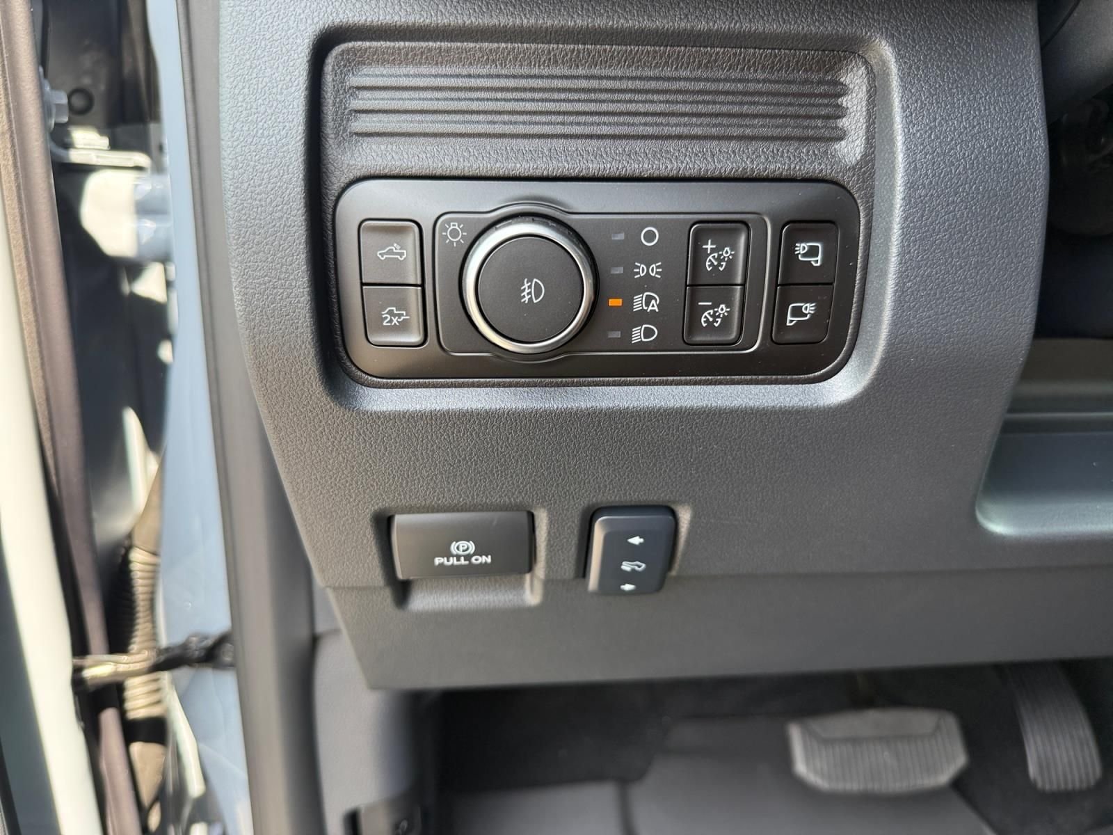 New 2026 Glacier Gray Metallic Tri-Coat Ford F-350® Lariat® image 26