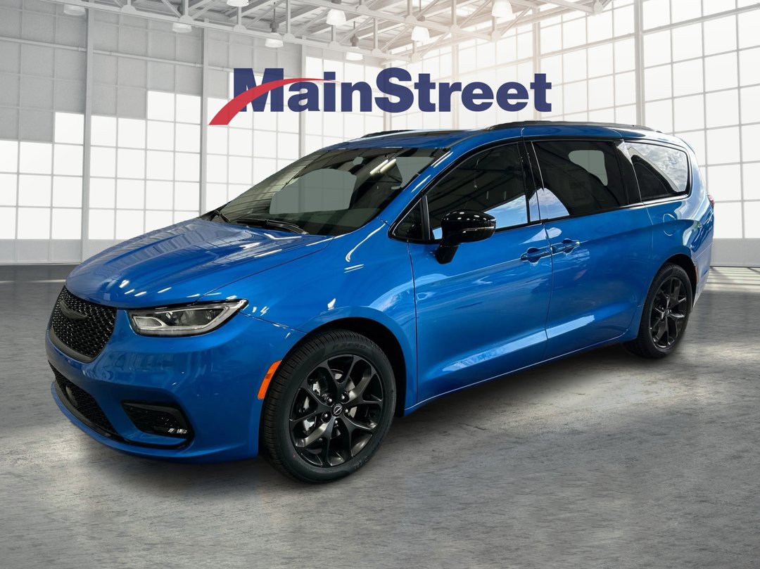 2026 Chrysler Pacifica Limited's photo