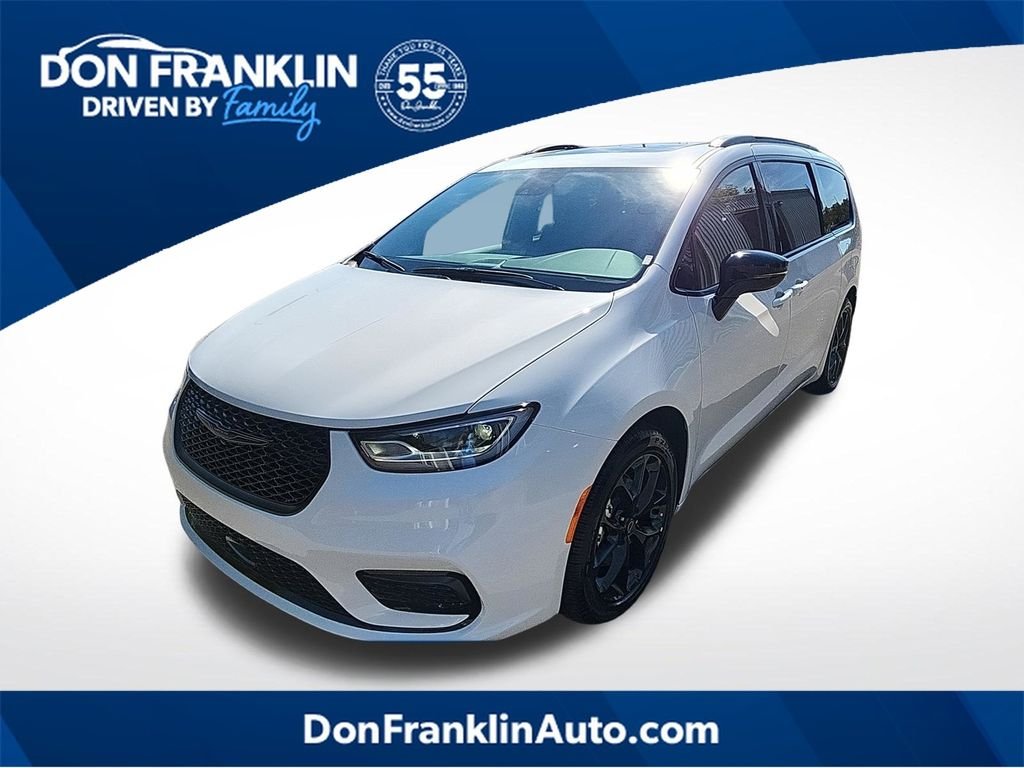 2026 Chrysler Pacifica Limited's photo