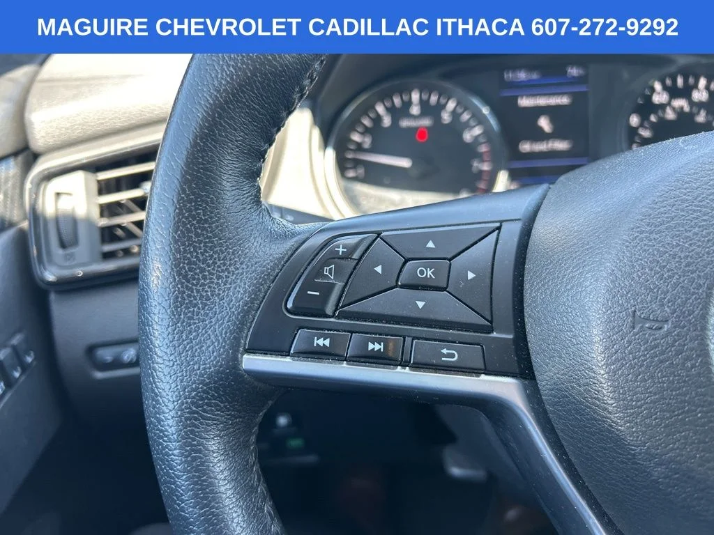 Used 2019 Silver Nissan SL image 16