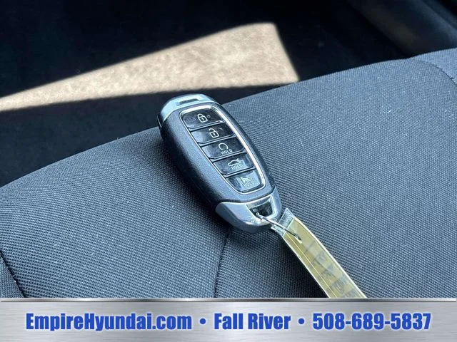 Used 2022 Black Hyundai SEL image 25