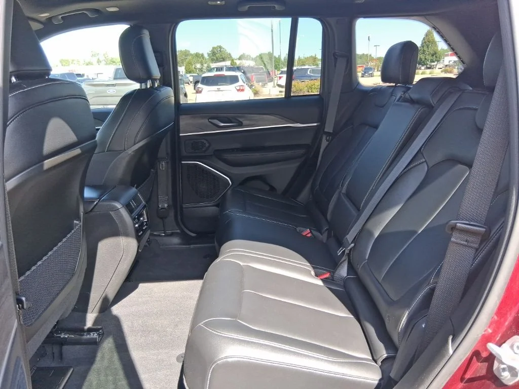 Used 2024 Velvet Red Pearlcoat Jeep Limited image 34