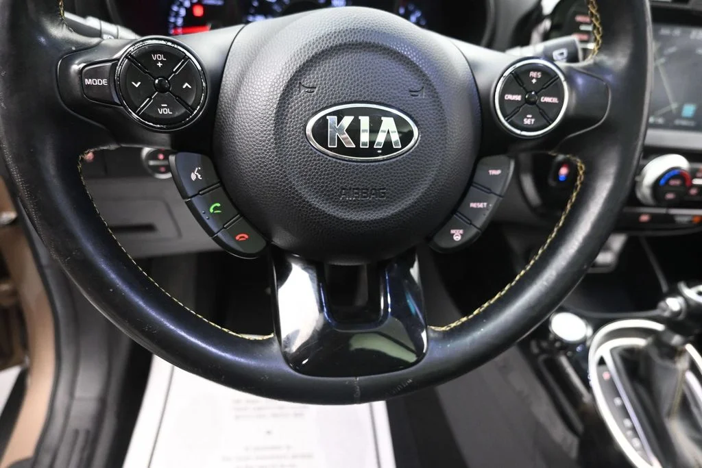 Used 2015 Brown Kia Plus image 11