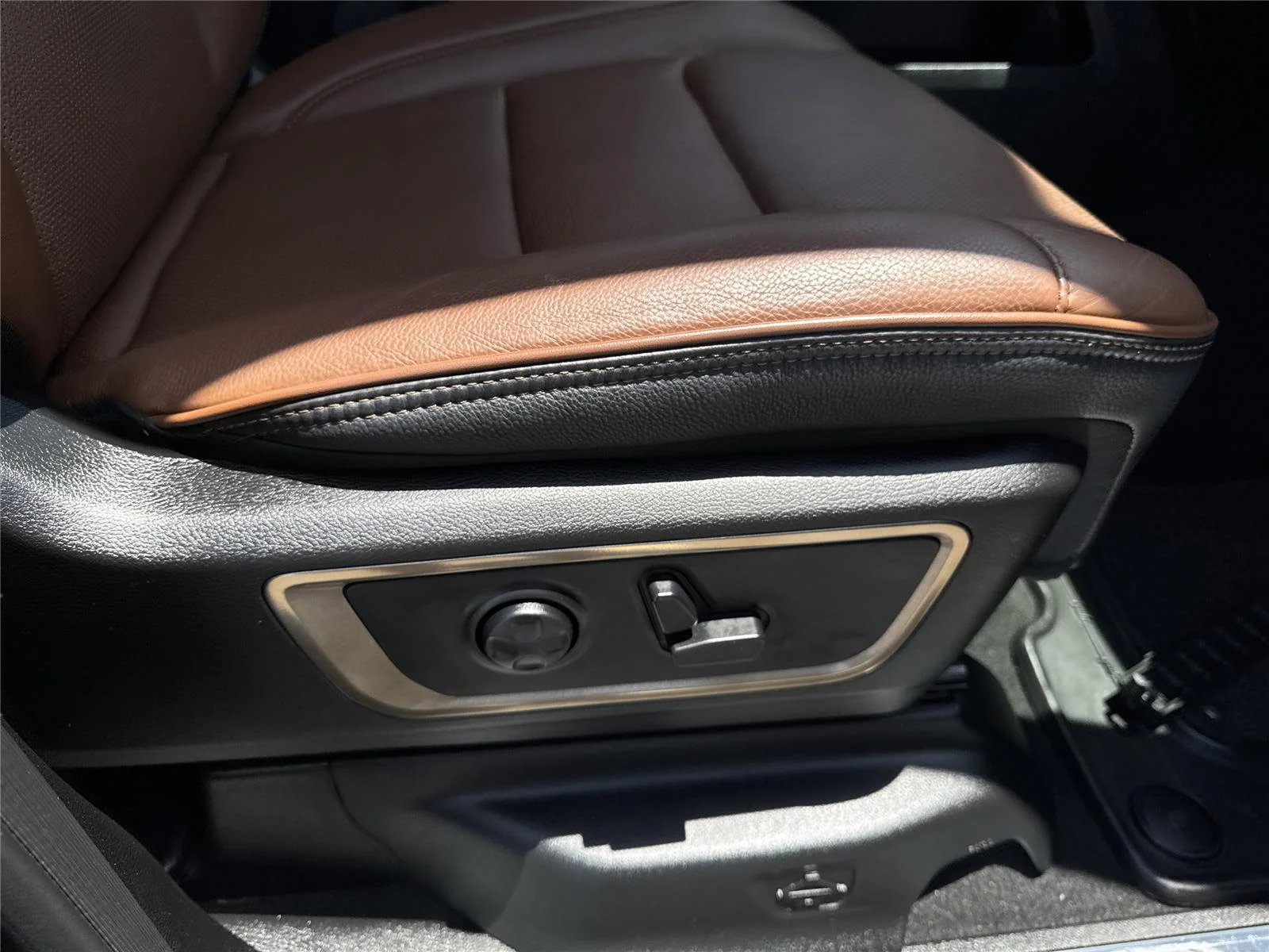 Used 2019 Diamond Black Crystal Pearlcoat Ram Longhorn image 37