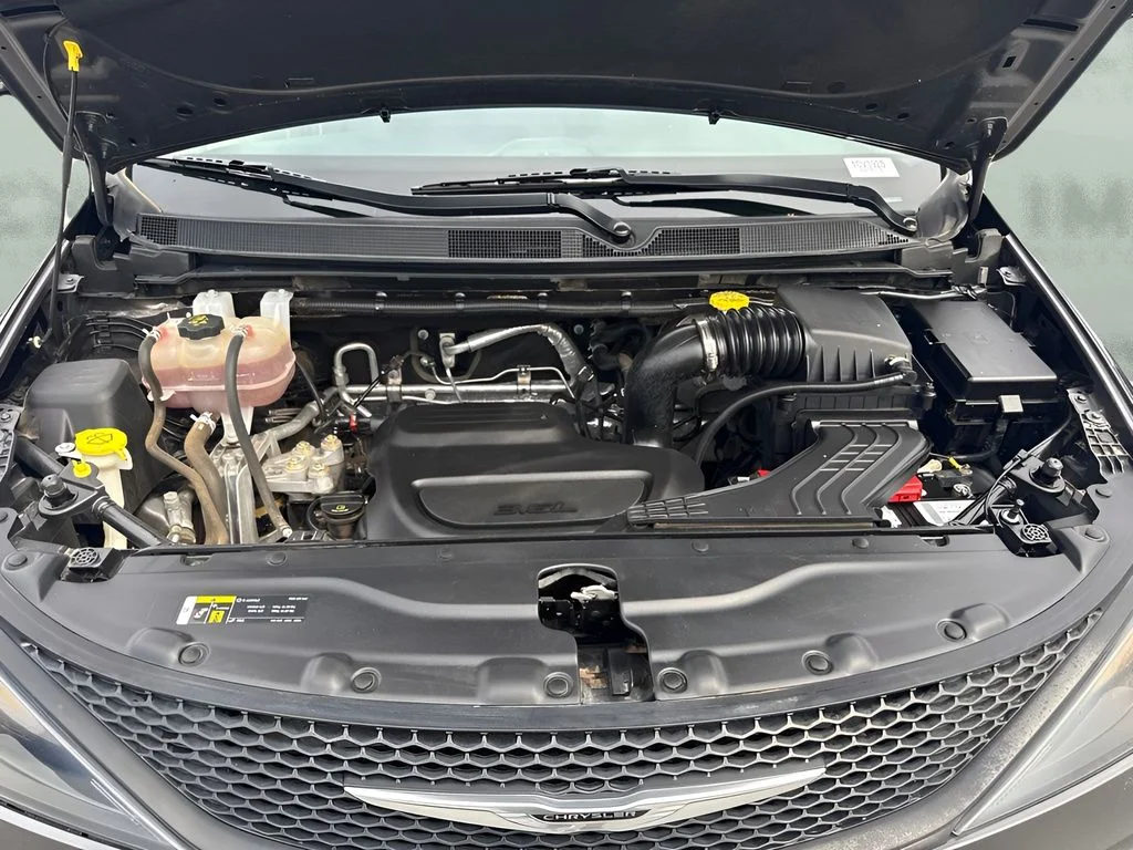 Used 2021 Gray Chrysler LXI image 21