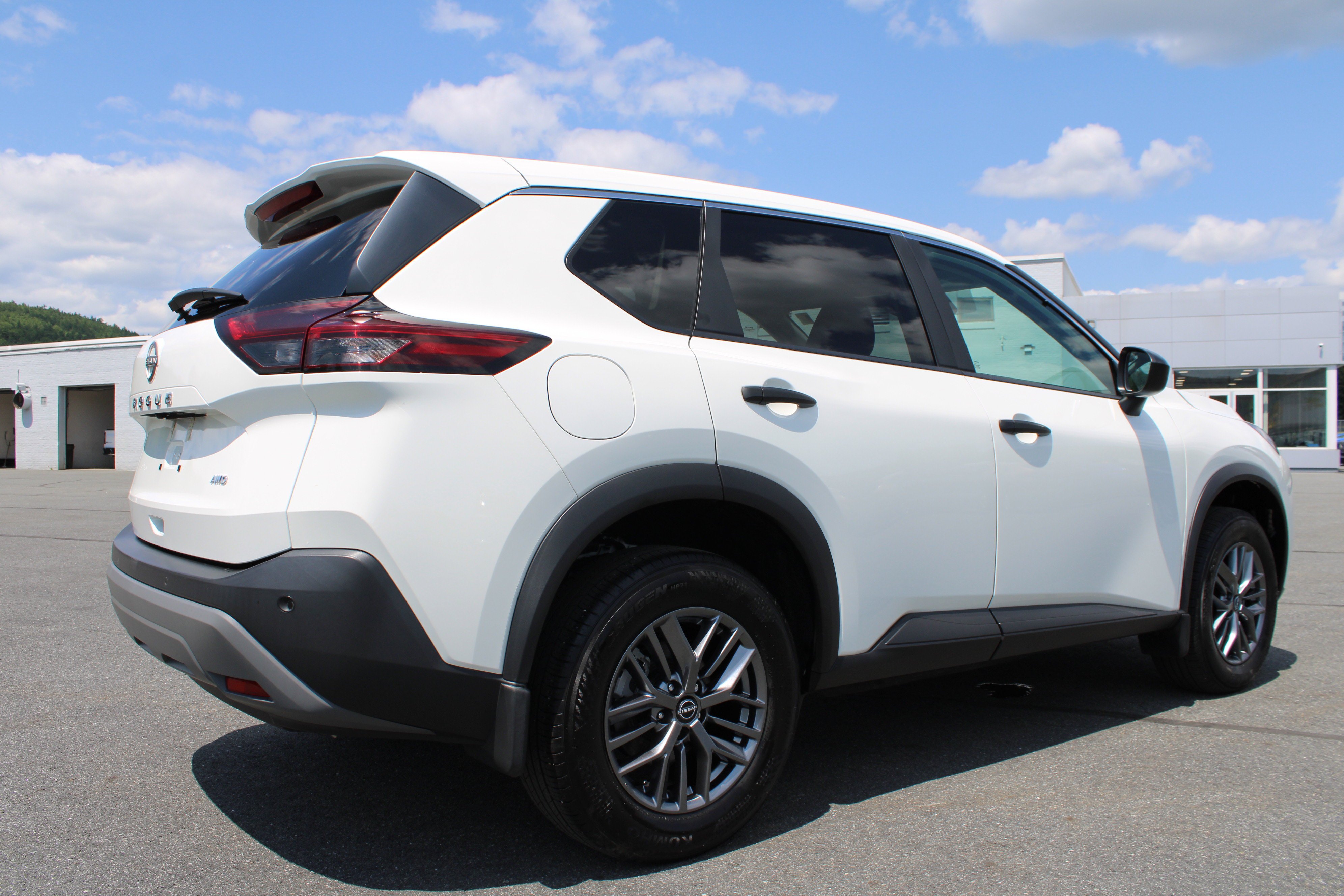 Used 2023 Glacier White Nissan S image 7