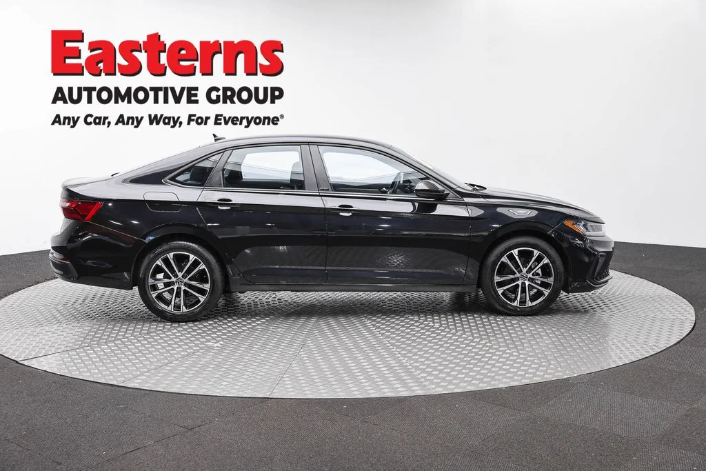 Used 2025 Black Volkswagen 1.5T Sport image 4