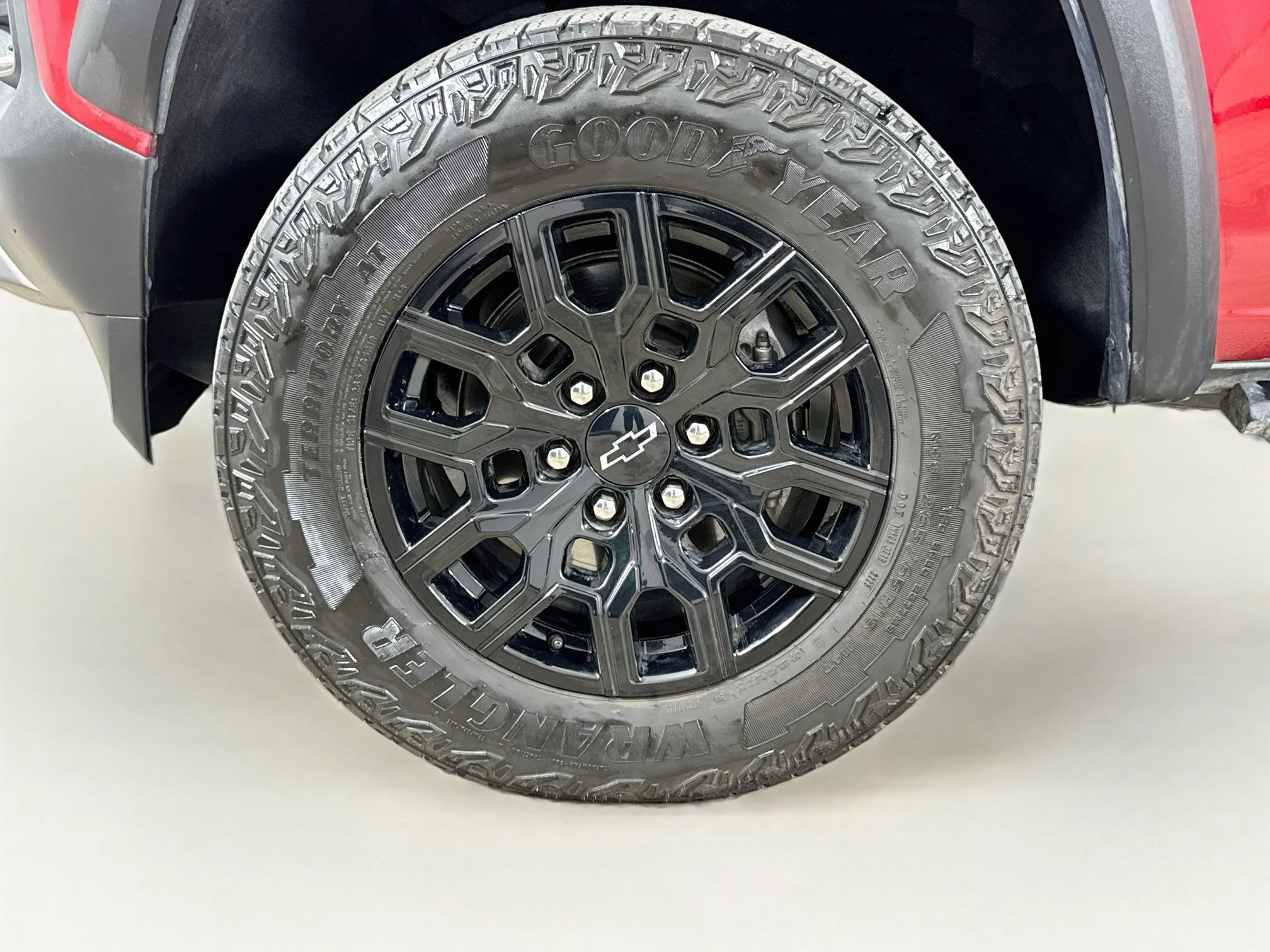 Used 2023 RADIANT RED TINTCOAT Chevrolet 4WD Trail Boss image 32