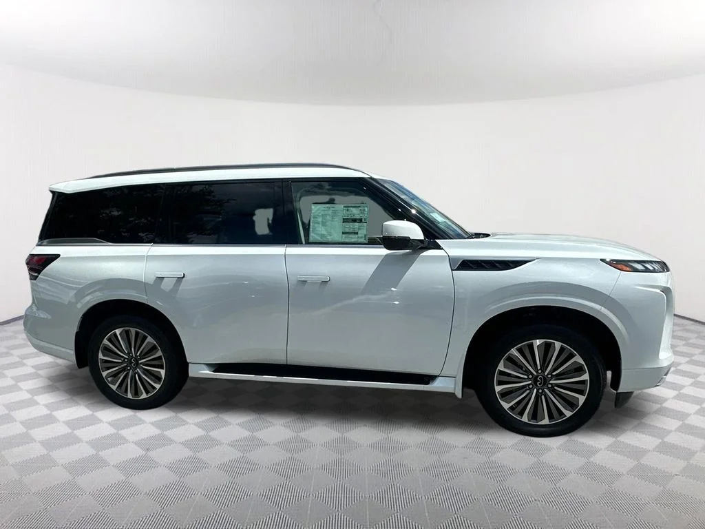 New 2027 RADIANT WHITE INFINITI Luxe 2WD image 4