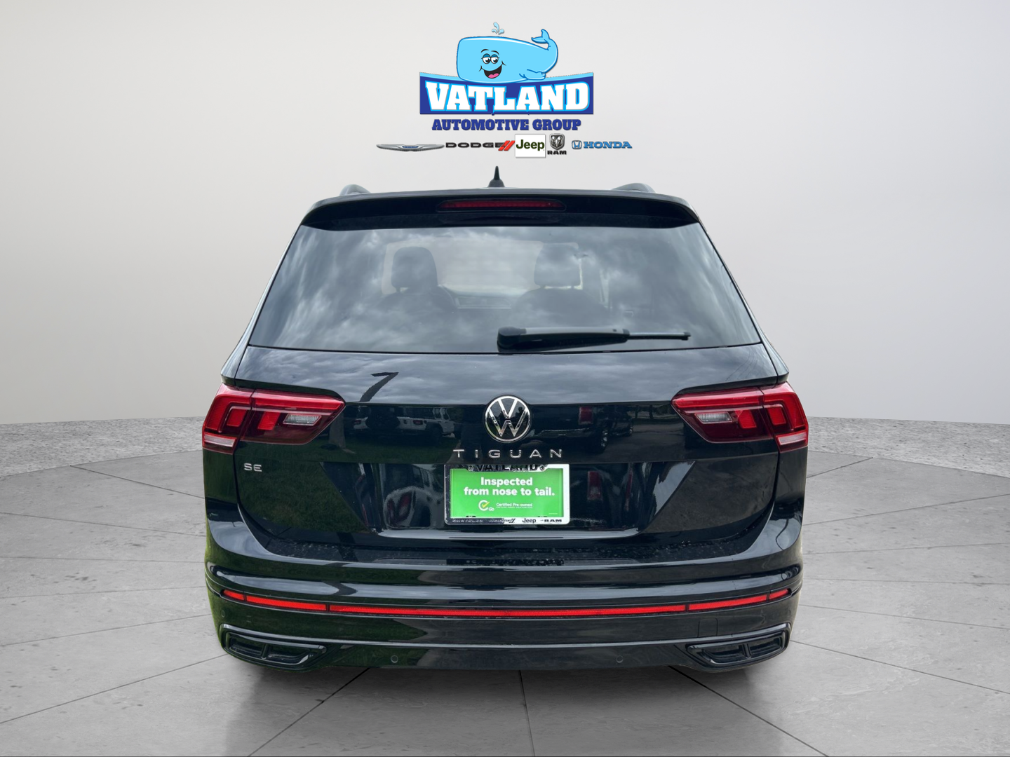 Used 2024 Black Volkswagen 2.0T SE R-Line Black image 4