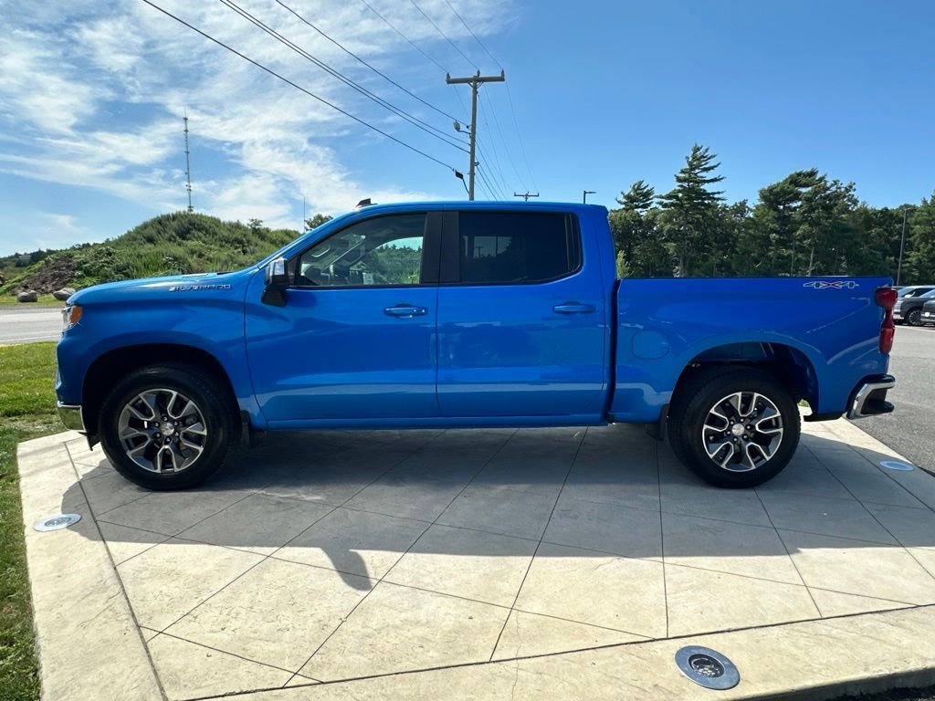 Used 2025 Blue Chevrolet LT image 3