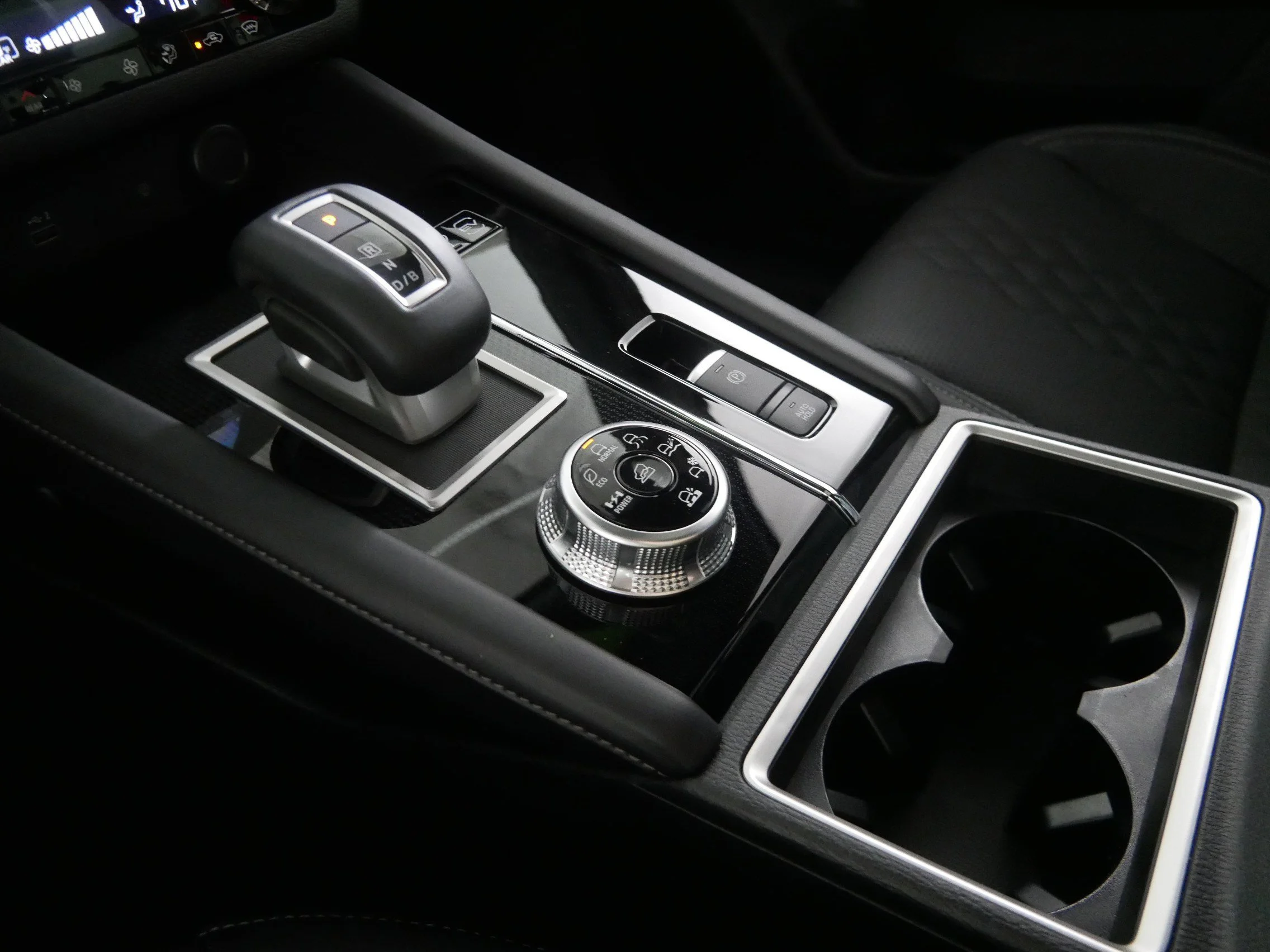 2025 Mitsubishi Outlander Plug-in Hybrid SEL Black Edition - Photo 6