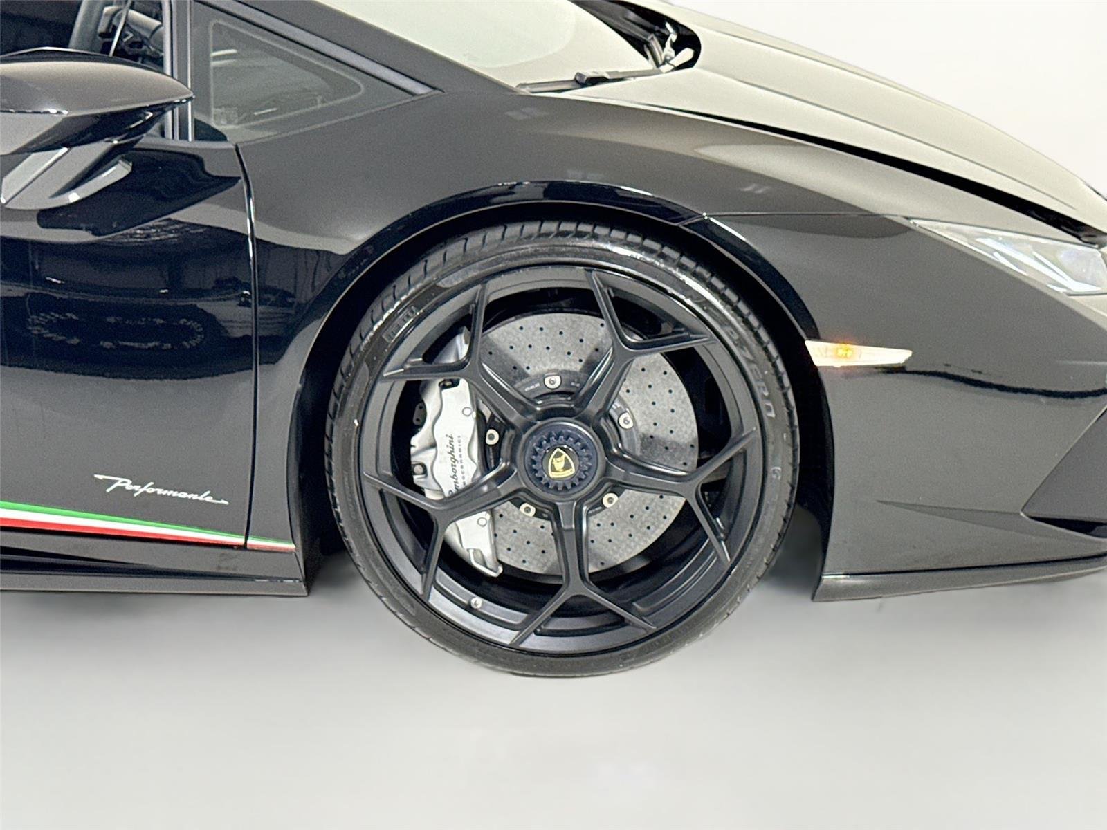 Used 2018 Nero Noctis Lamborghini Performante Spyder | Carbon Buckets | Branding Pkg image 40