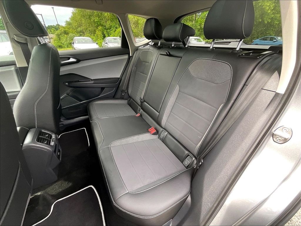 Used 2023 Silver Volkswagen 1.5T SE image 15