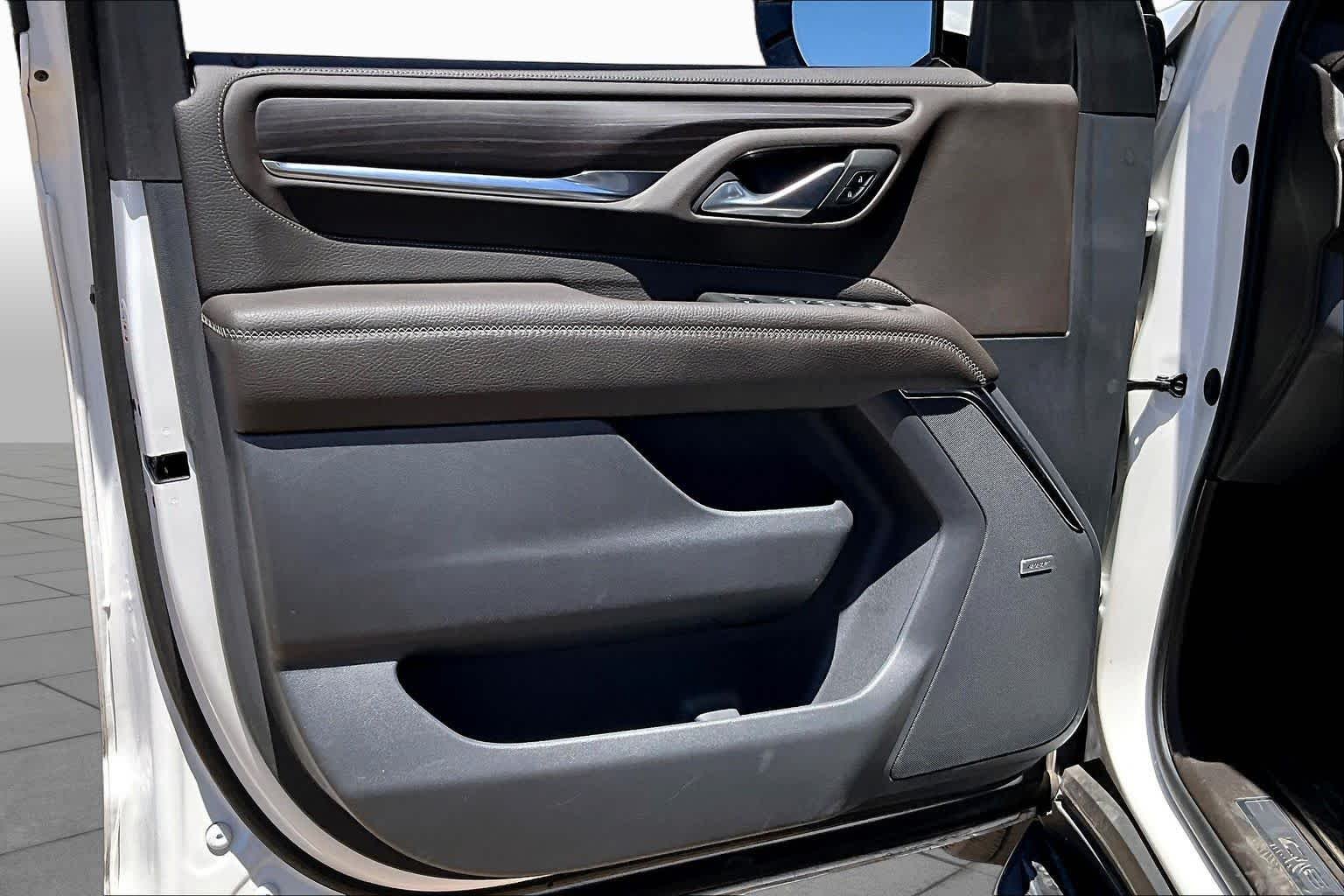 Used 2022 White Frost Tricoat GMC Denali image 19