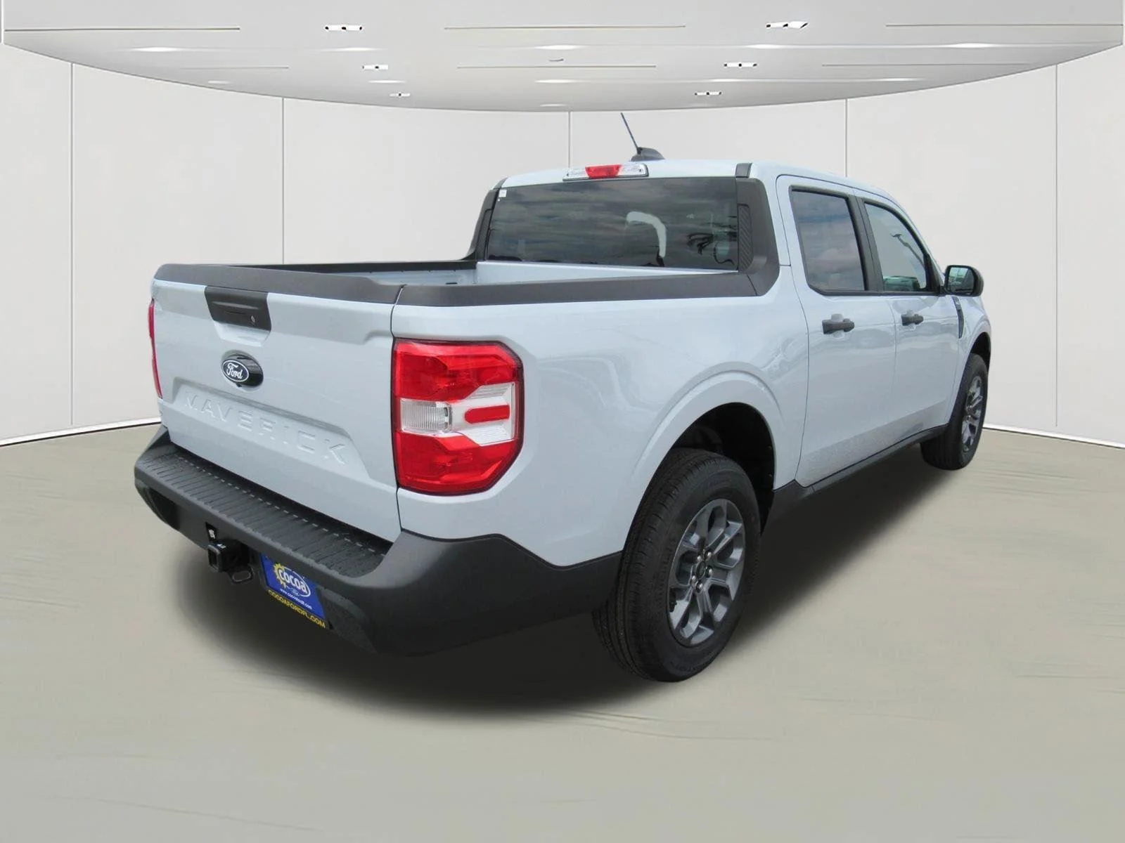 New 2026 Space White Metallic Ford XLT image 7