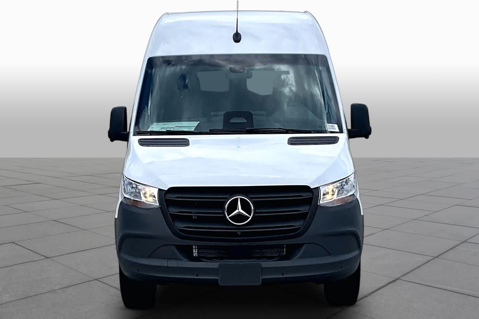 New 2026 Arctic White Mercedes-Benz  image 3
