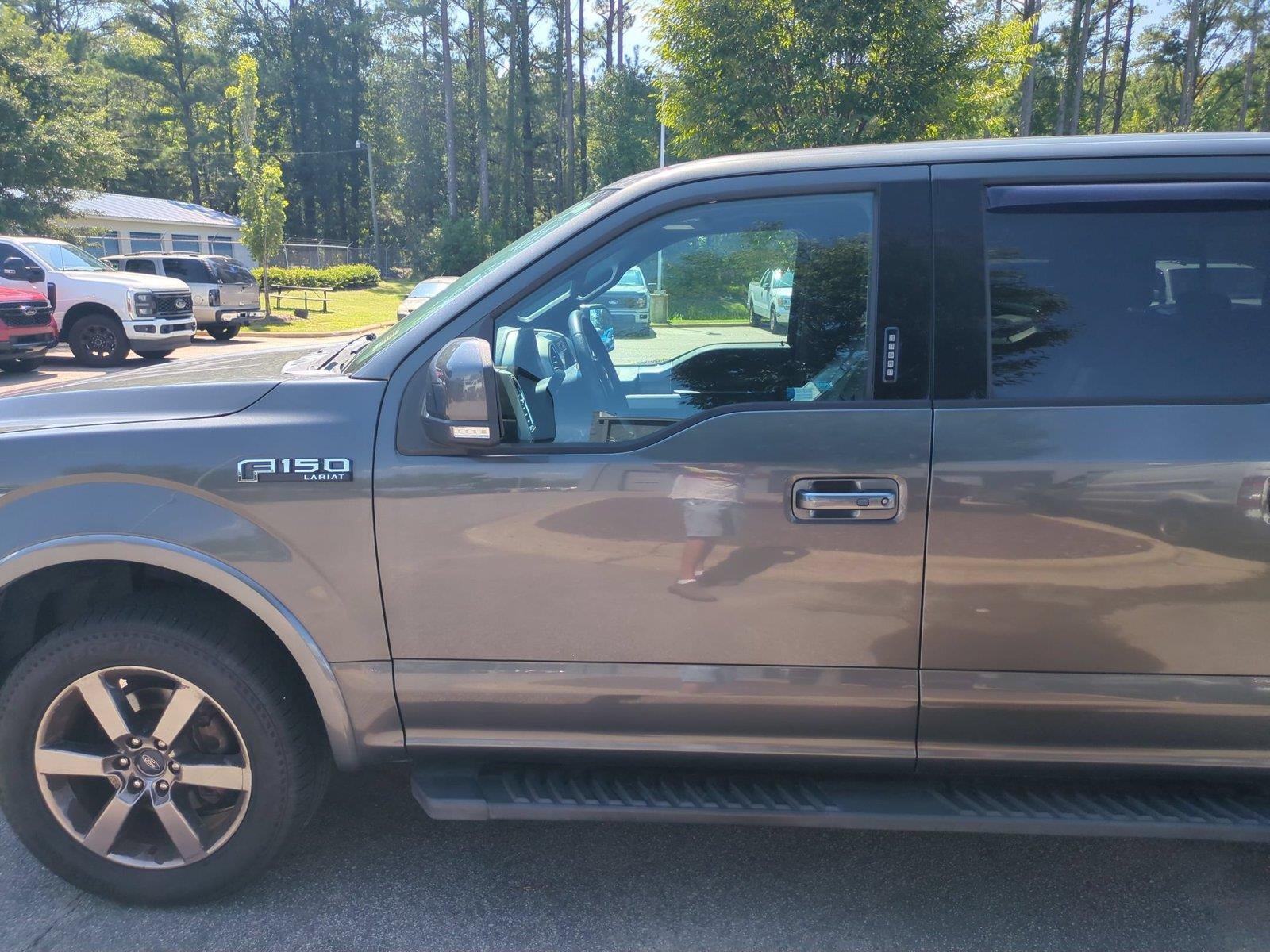 Used 2015 Magnetic Metallic Ford Lariat image 15