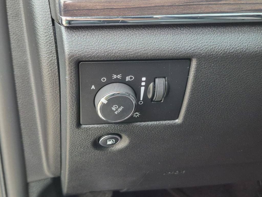 Used 2017 Black Jeep Overland image 16