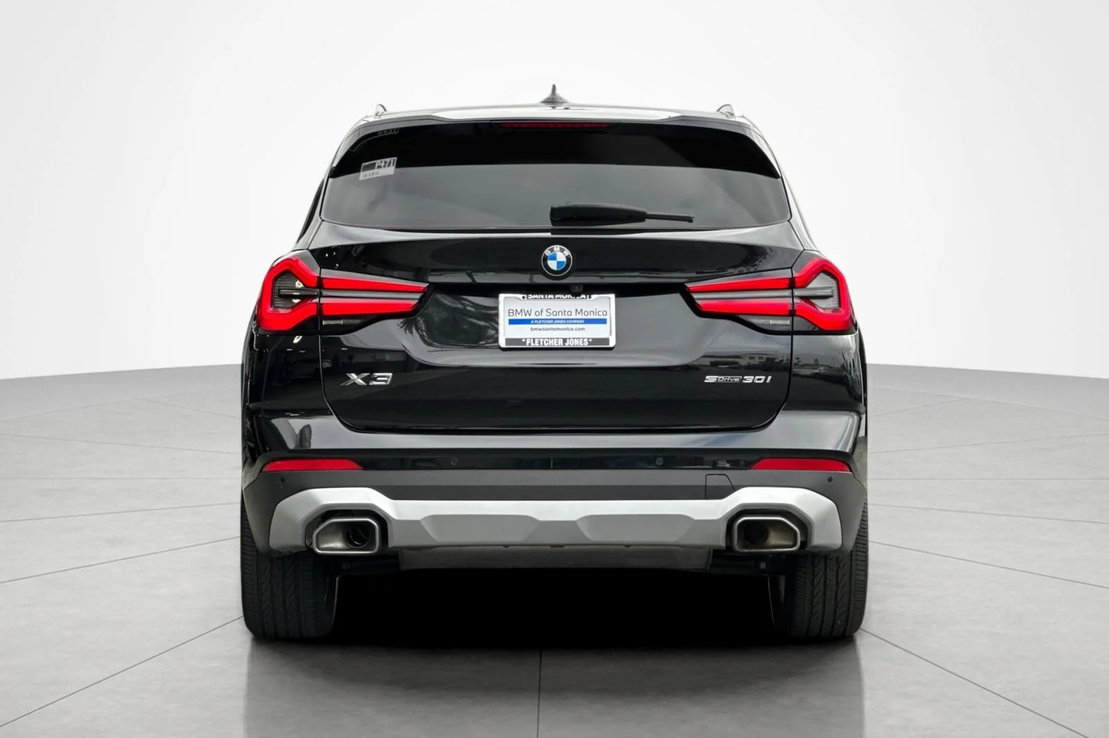 Used 2023 Black Sapphire Metallic BMW sDrive30i image 4