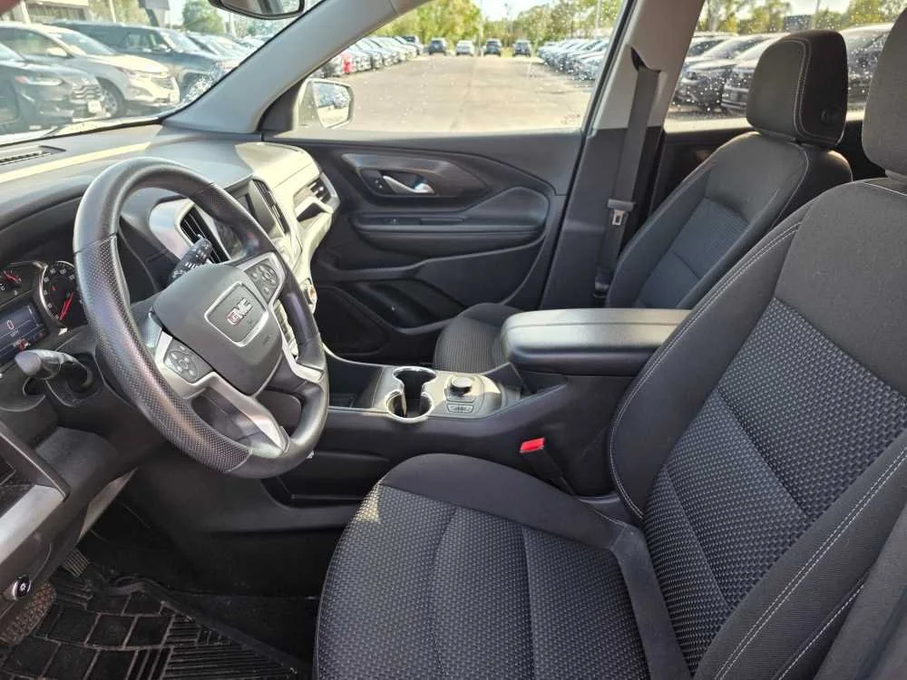 Used 2022 Quicksilver Metallic GMC SLE image 3