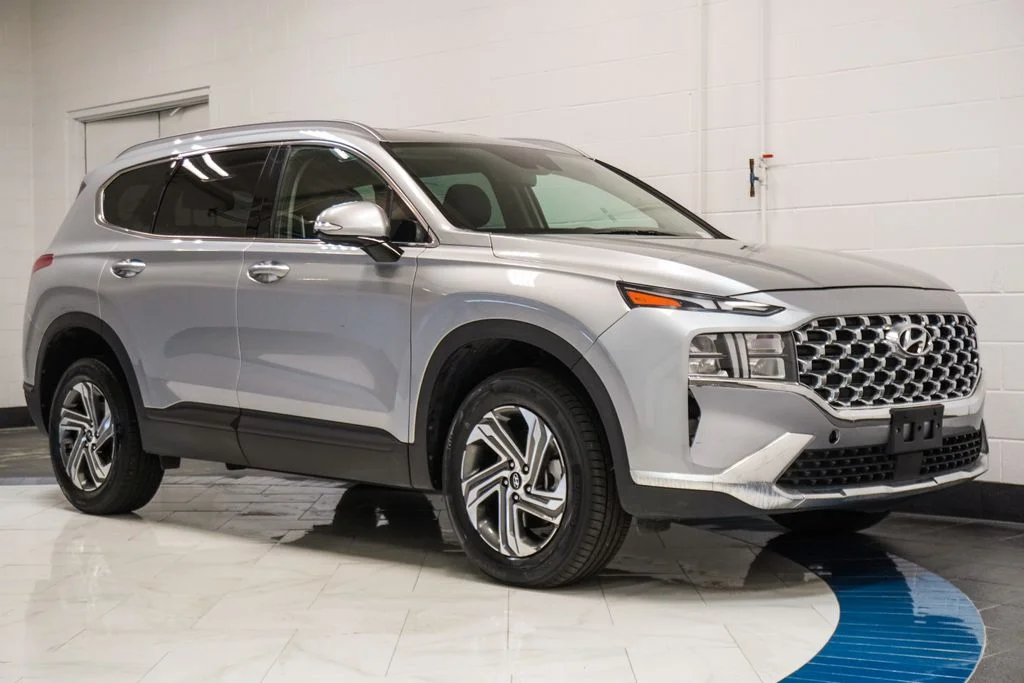 Used 2023 Silver Hyundai SEL image 5