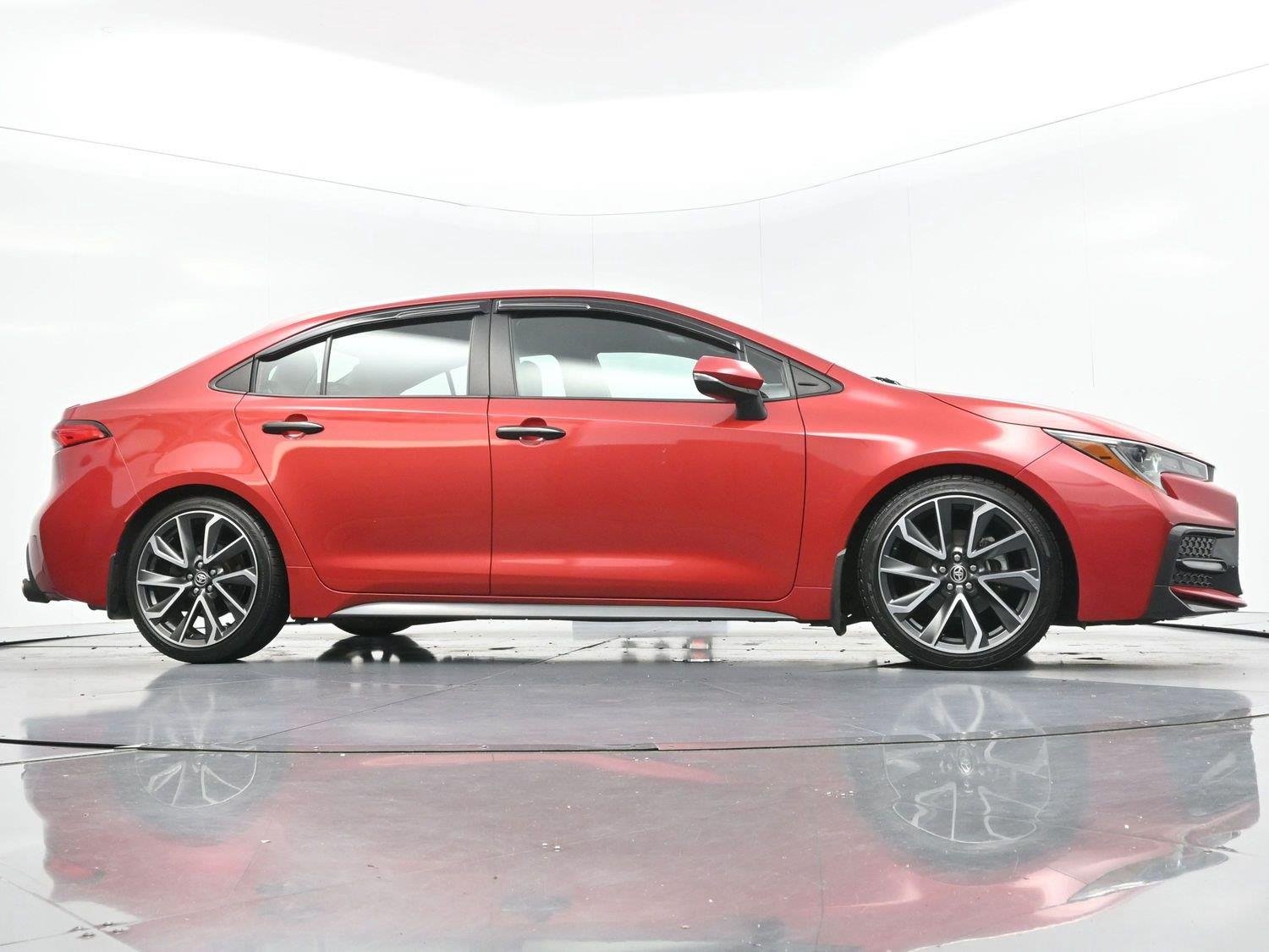 Used 2020 Barcelona Red Metallic Toyota SE image 40