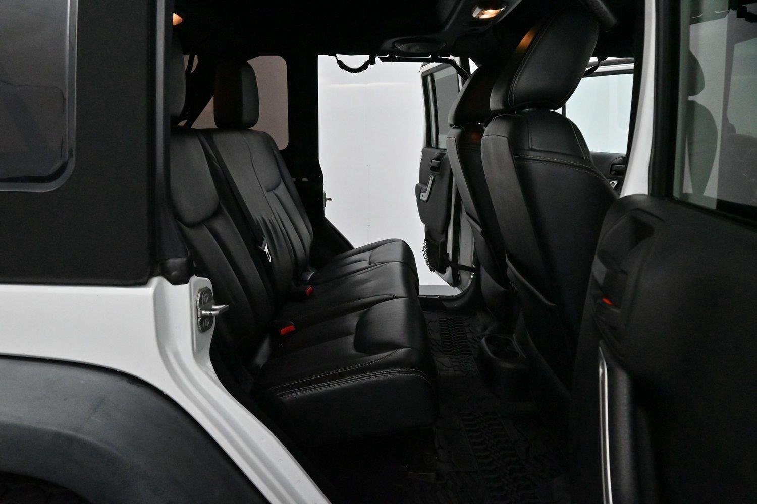 Used 2014 Bright White Clearcoat Jeep Rubicon X image 29