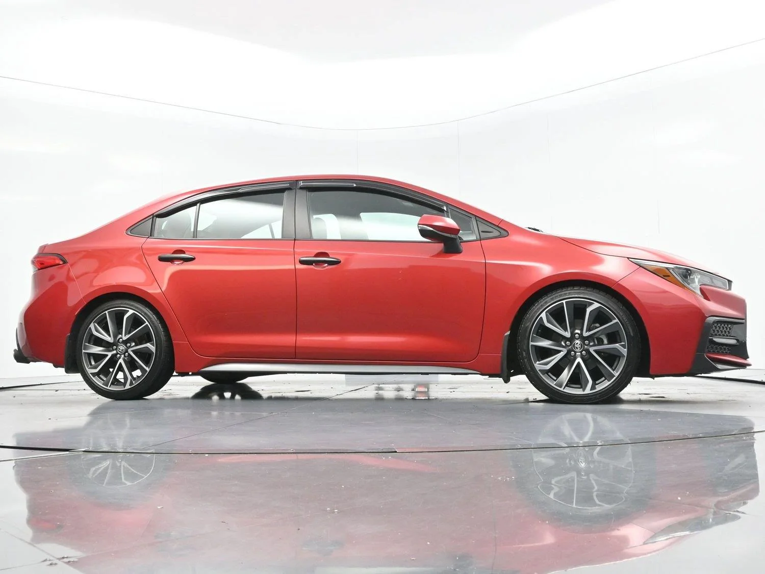 Used 2020 Barcelona Red Metallic Toyota SE image 40