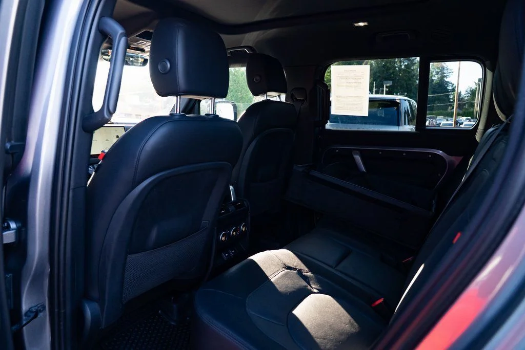 Used 2023  Land Rover X-Dynamic SE image 20