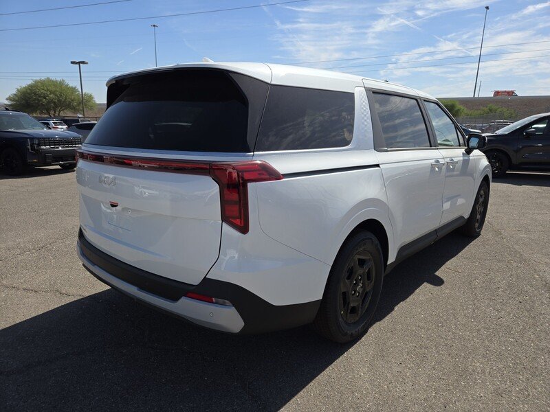 New 2026 Snow White Pearl Kia LXS image 3